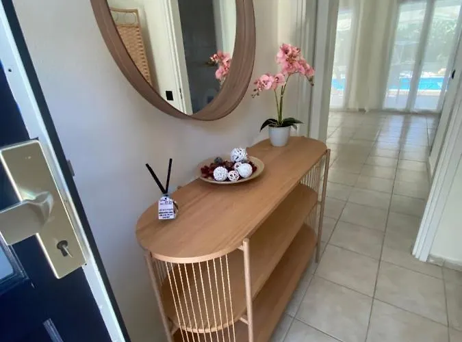 The White * Nydri (Lefkada)